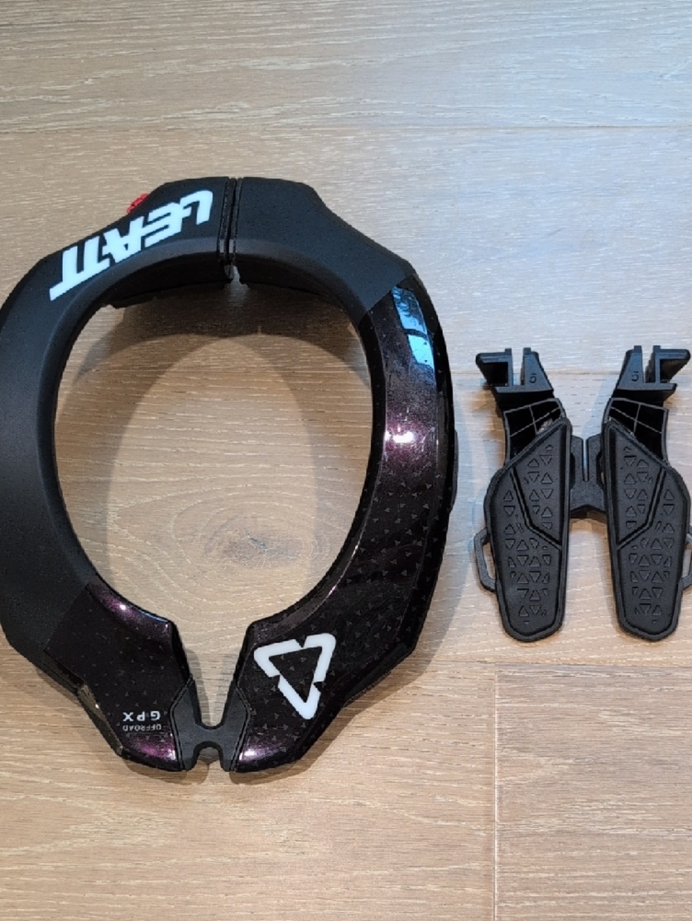 Leatt Men’s Neck Brace in Black